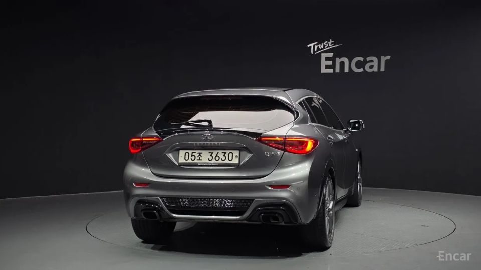 Infiniti Q30