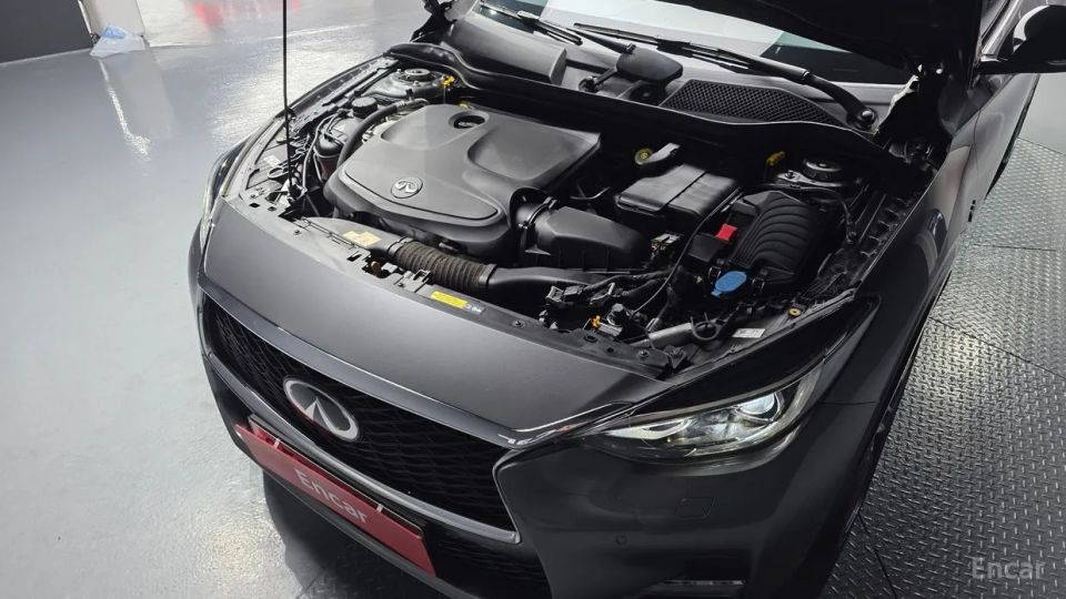 Infiniti Q30