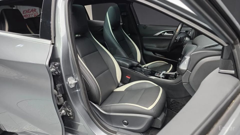 Infiniti Q30