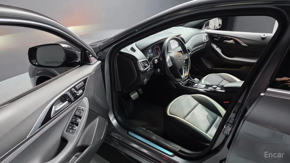Infiniti Q30