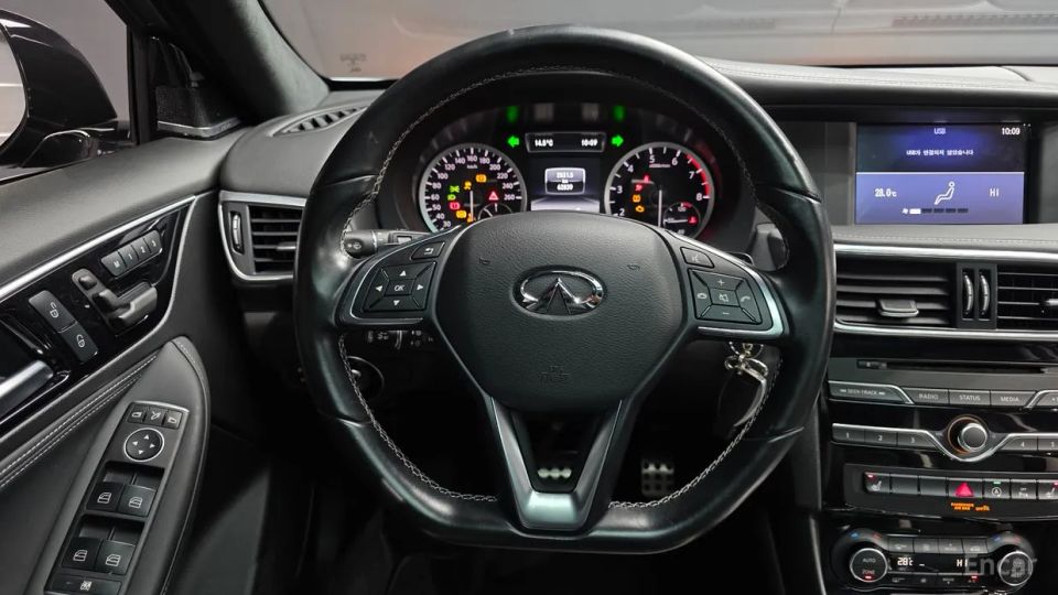 Infiniti Q30