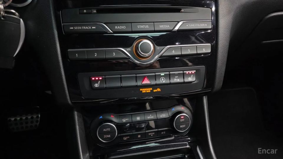 Infiniti Q30
