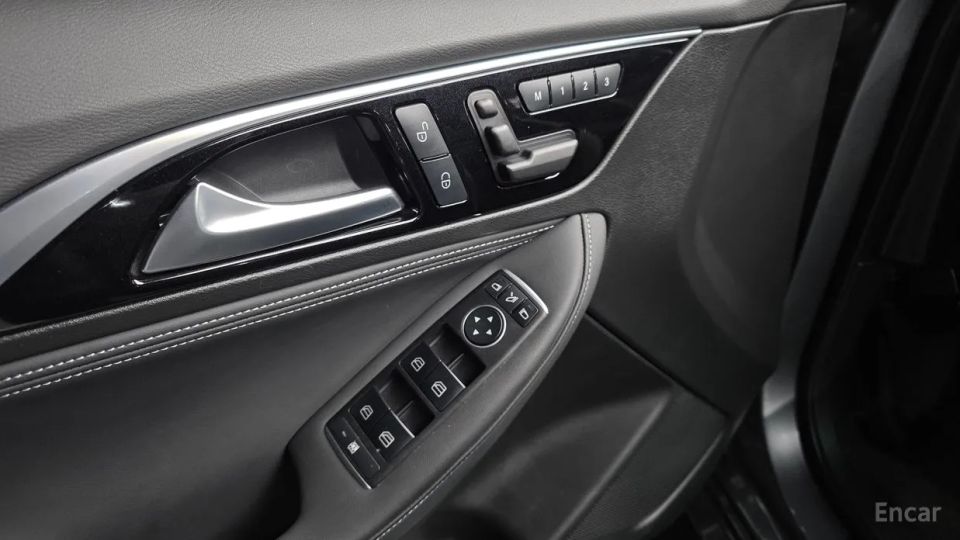 Infiniti Q30