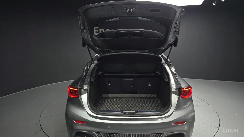 Infiniti Q30
