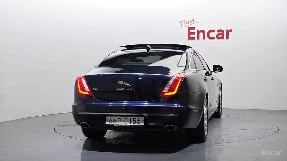 Jaguar XJ