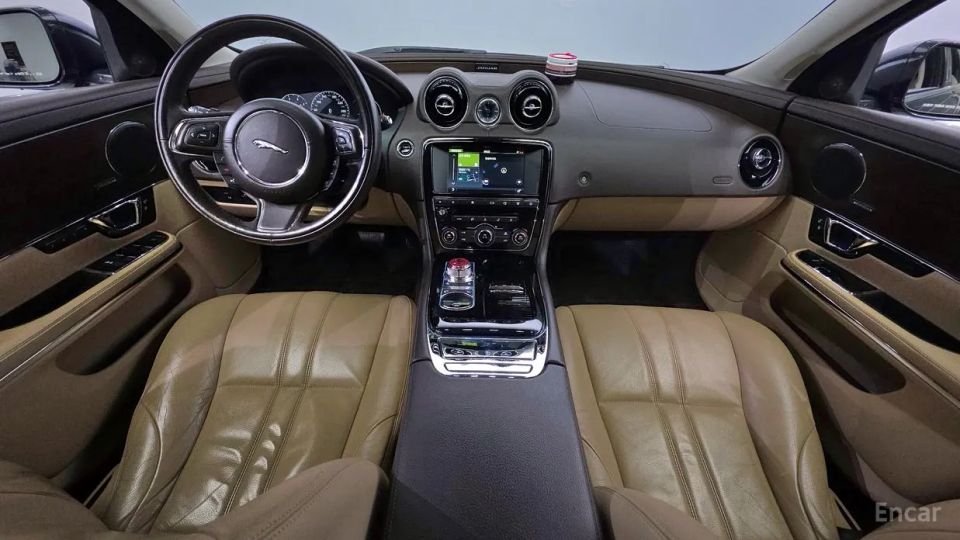 Jaguar XJ