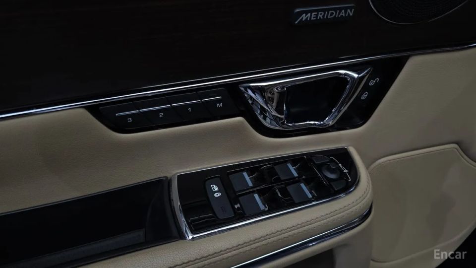 Jaguar XJ