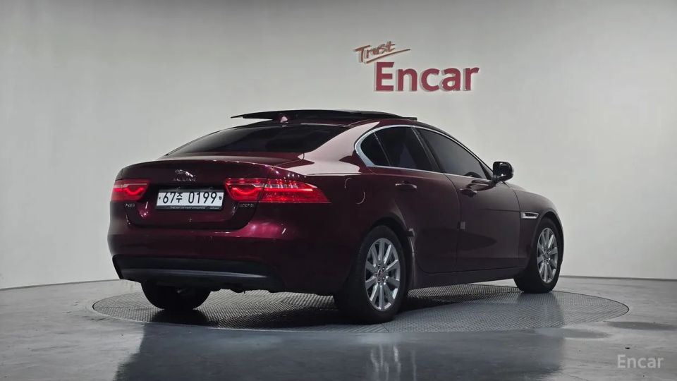 Jaguar XE