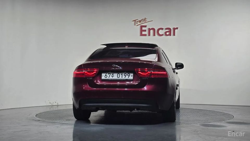 Jaguar XE