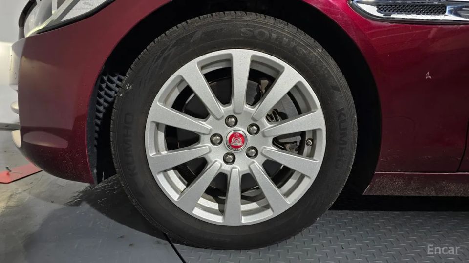 Jaguar XE