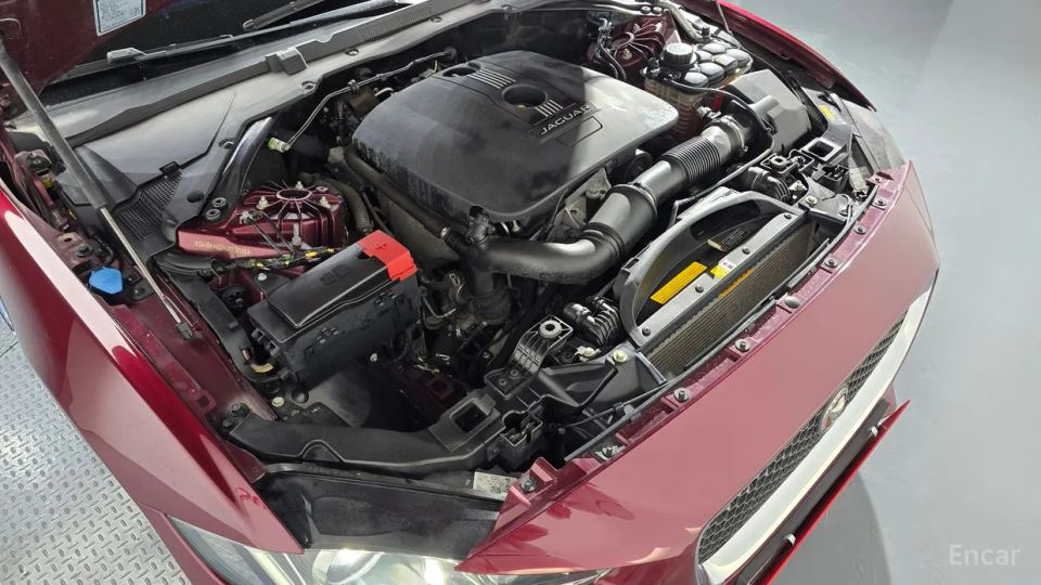 Jaguar XE