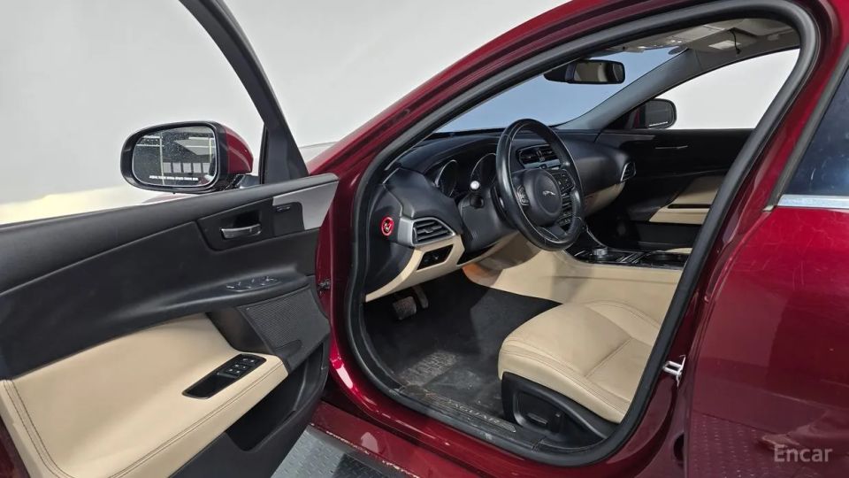 Jaguar XE