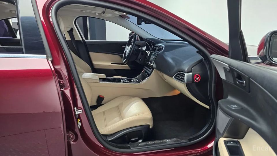 Jaguar XE
