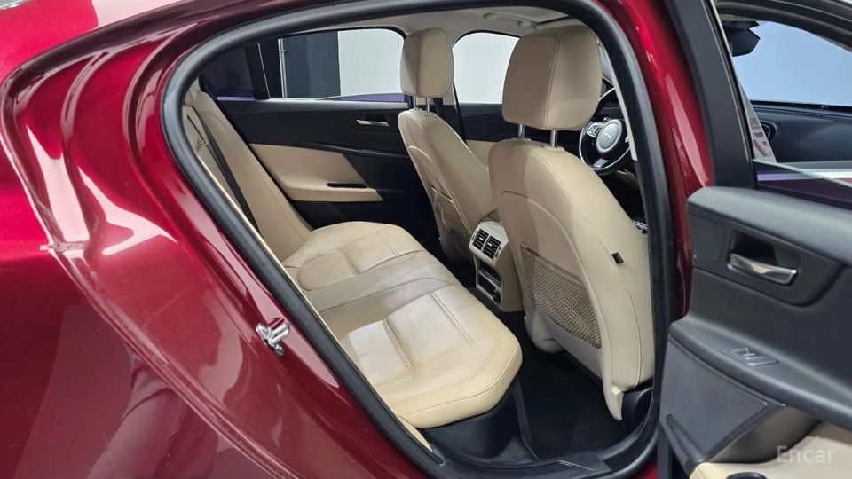 Jaguar XE