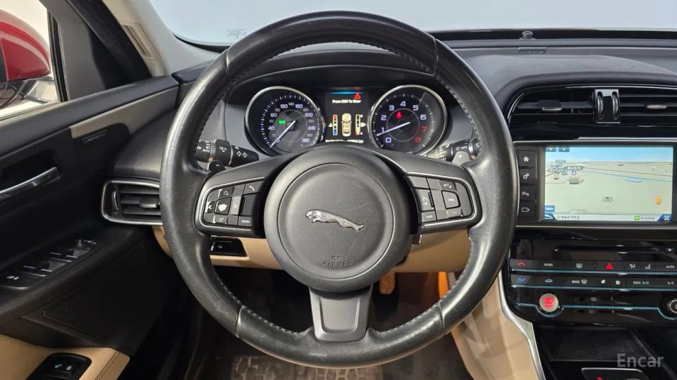 Jaguar XE
