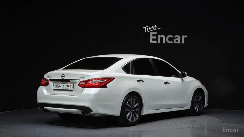 Nissan altima