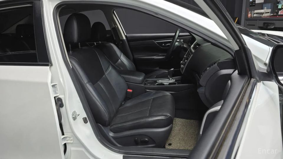Nissan altima