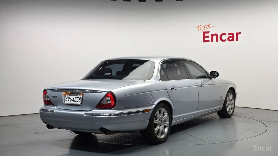 Jaguar XJ-8