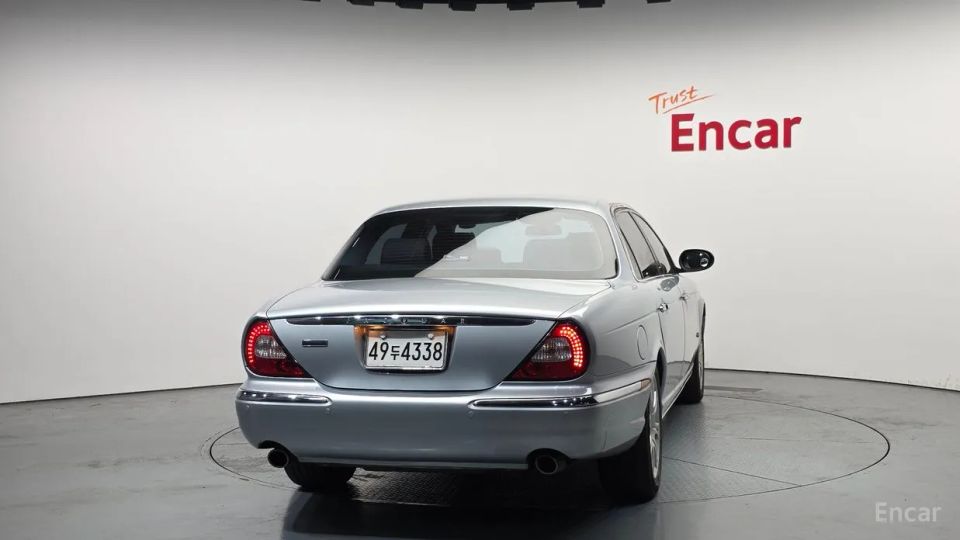 Jaguar XJ-8