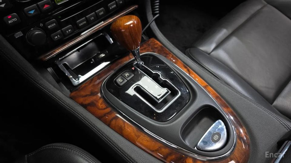 Jaguar XJ-8
