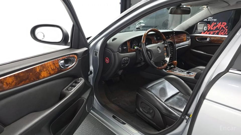 Jaguar XJ-8