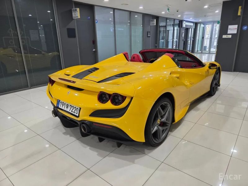 Ferrari F8
