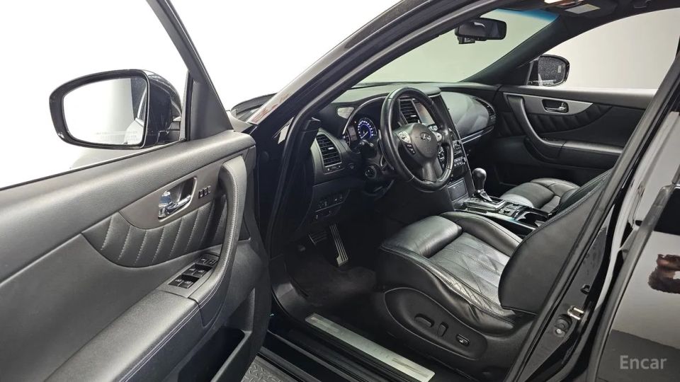 Infiniti QX70