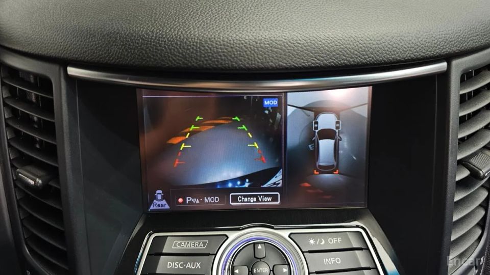 Infiniti QX70