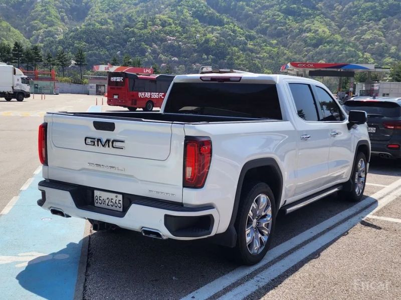 GMC Sierra