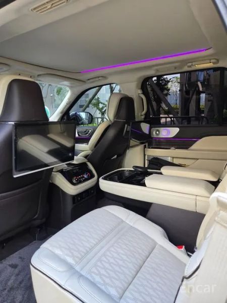 Lincoln Navigator