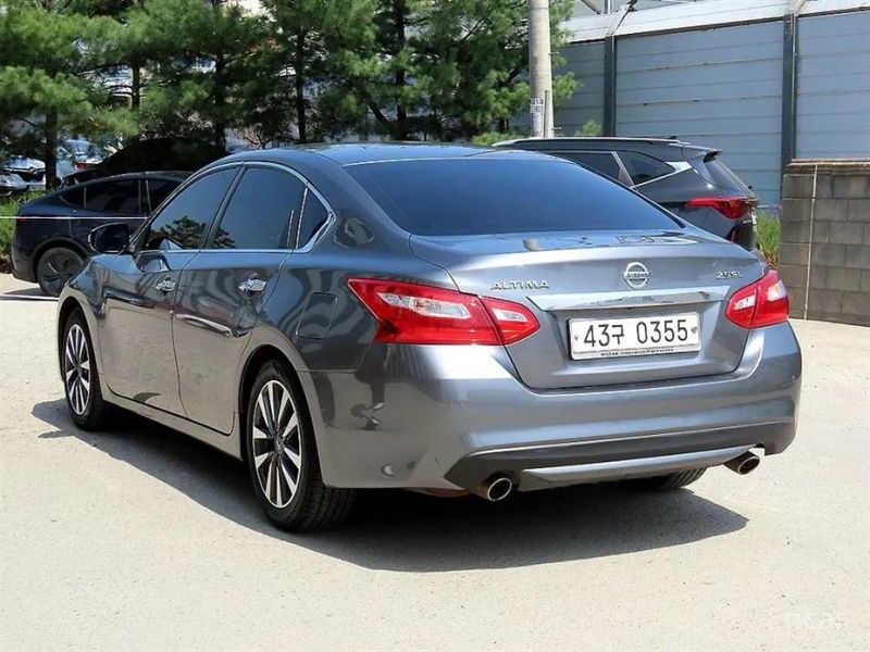 Nissan altima