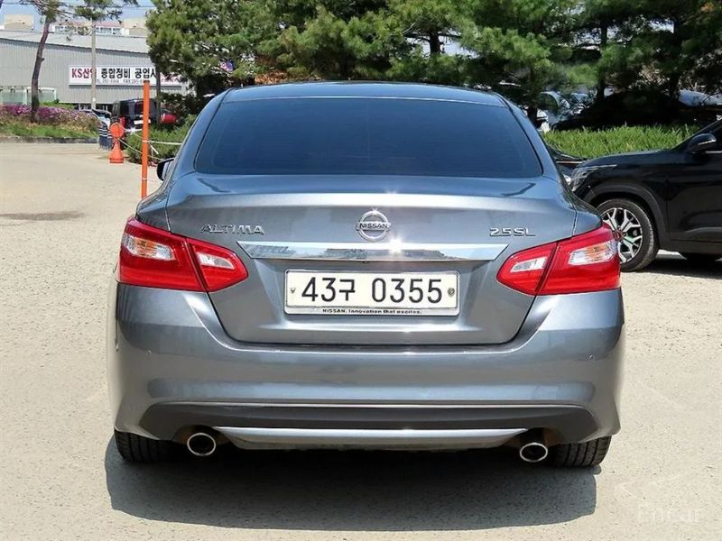 Nissan altima