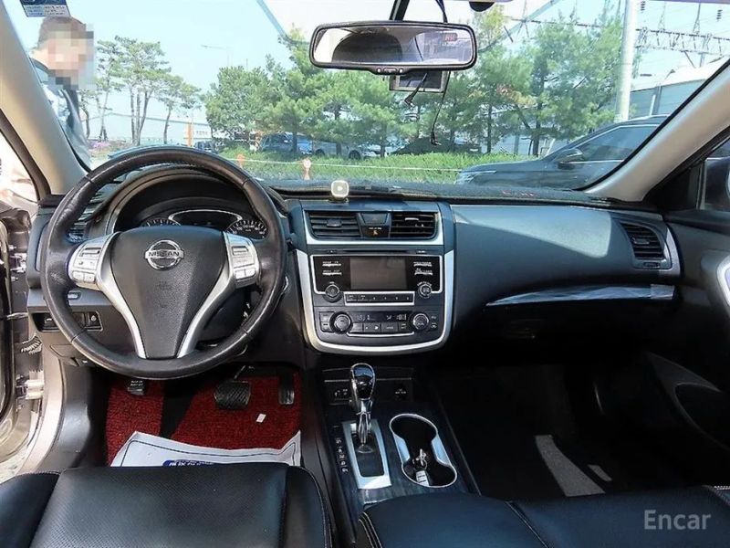 Nissan altima