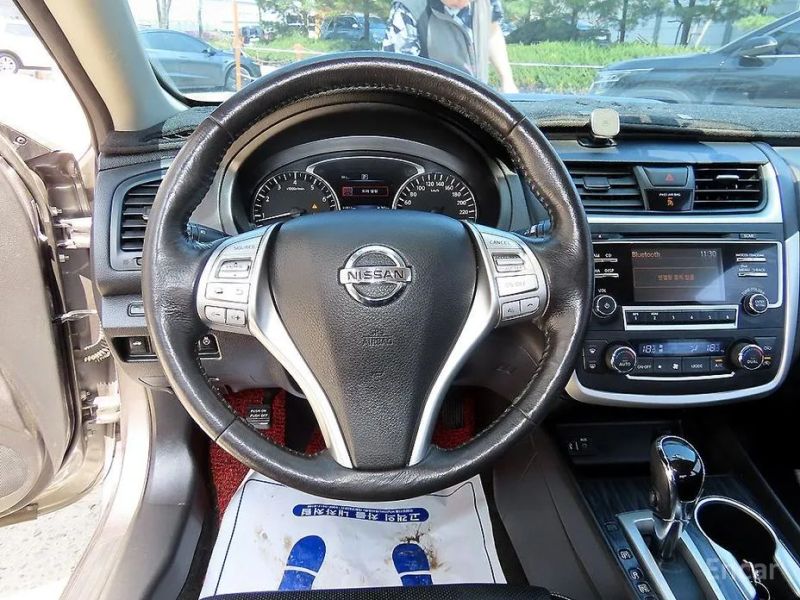 Nissan altima