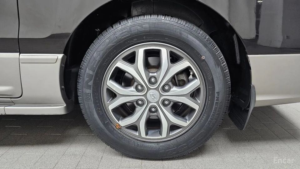 Hyundai Starex