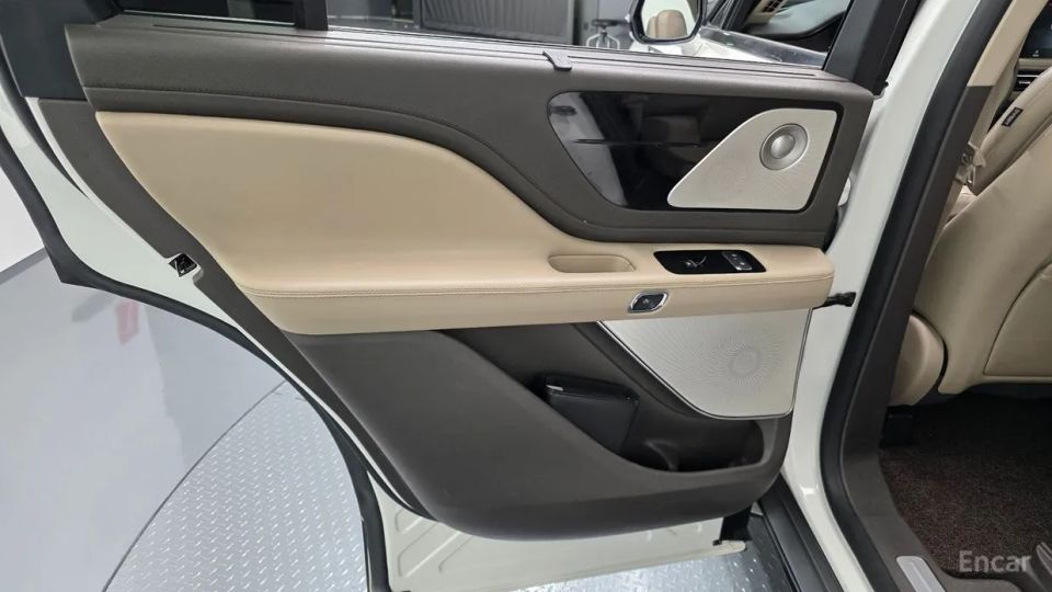 Lincoln Aviator
