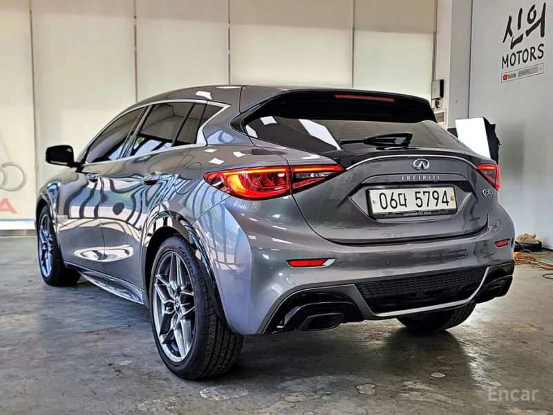 Infiniti Q30