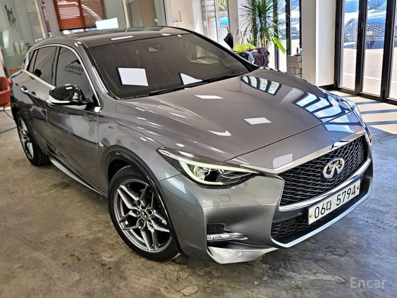 Infiniti Q30