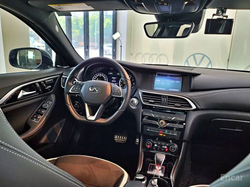 Infiniti Q30