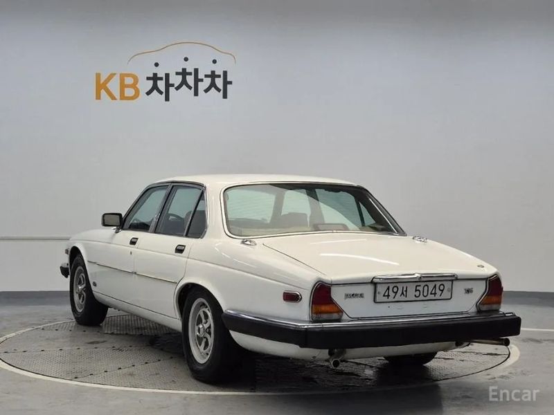 Jaguar XJ