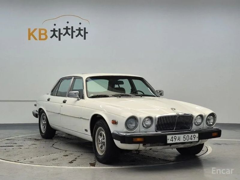 Jaguar XJ