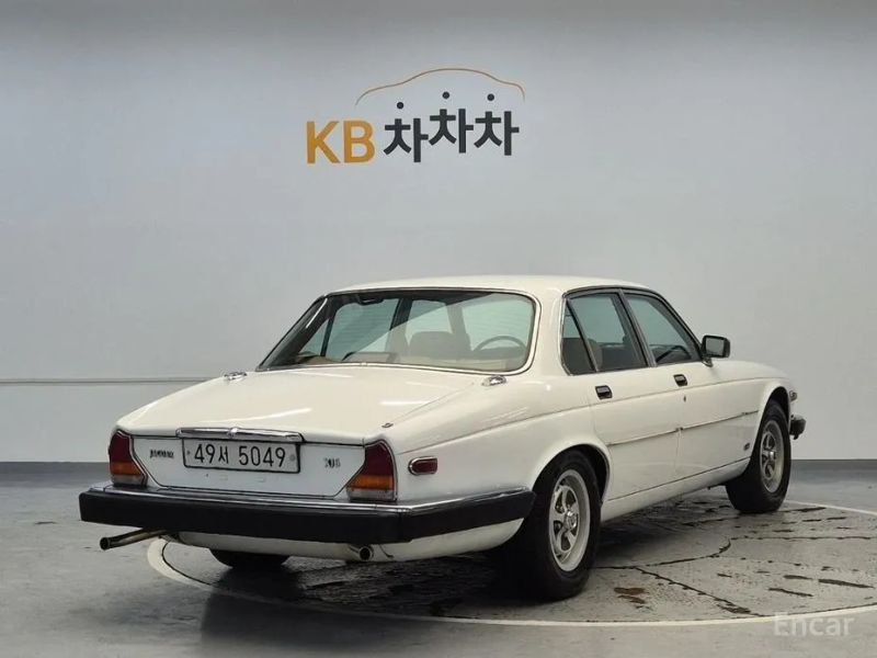 Jaguar XJ