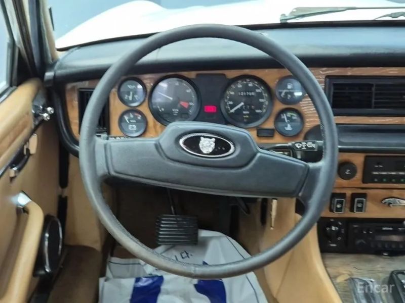 Jaguar XJ
