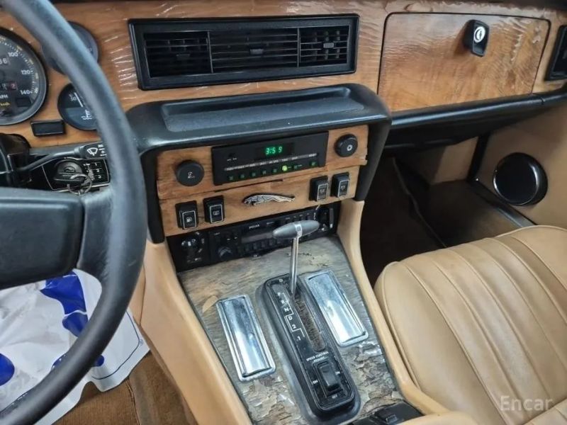 Jaguar XJ