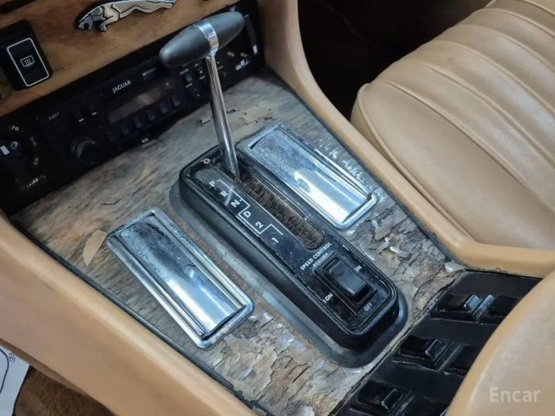 Jaguar XJ