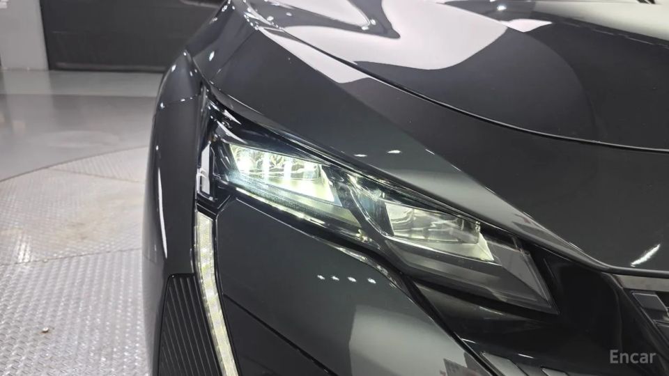 Peugeot 408