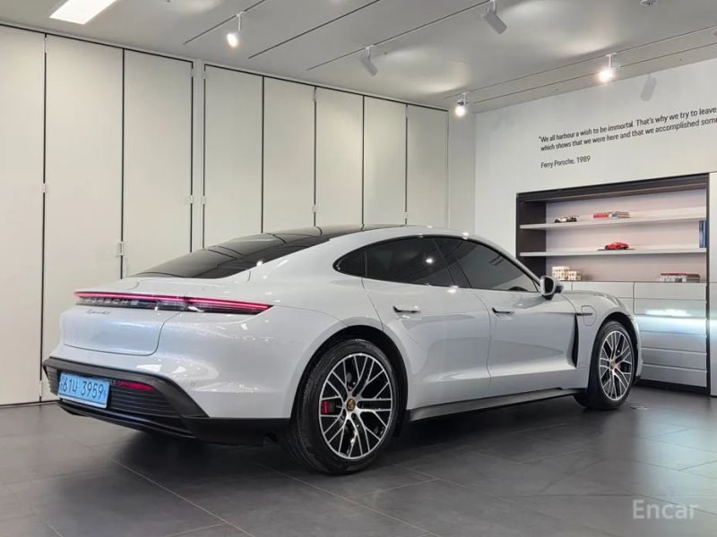 Porsche Taycan