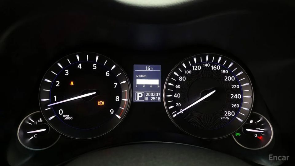 Infiniti M
