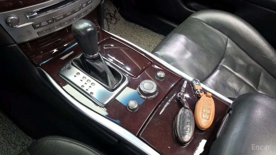Infiniti M