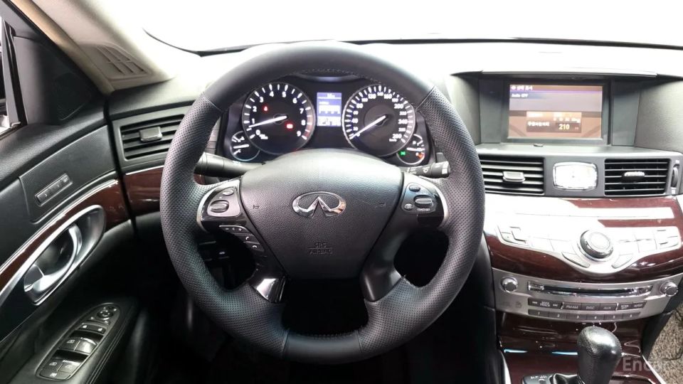 Infiniti M